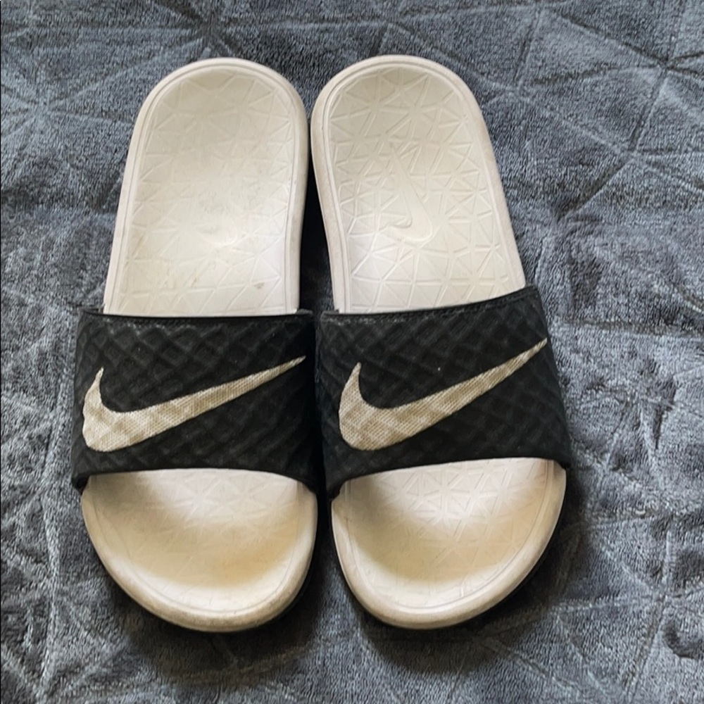NIKE women’s slides